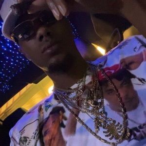 Meet your Posher, Derrick